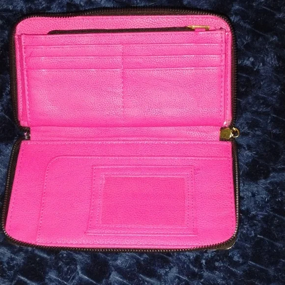 Betsey Johnson Black Skull and Heart Patterned Wallet NWOT - Picture 3 of 4